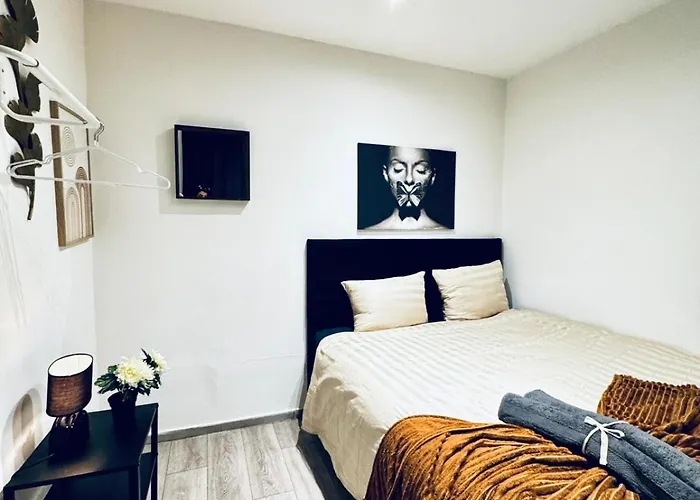 Private In Affordable 5-bedroom Apartment *