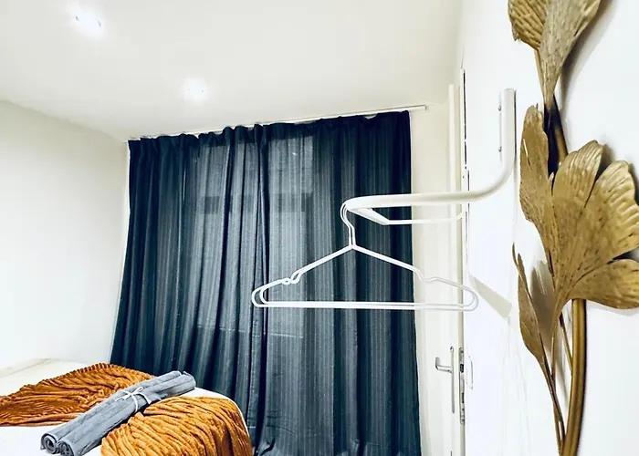 Private In Affordable 5-bedroom Apartment Vienna