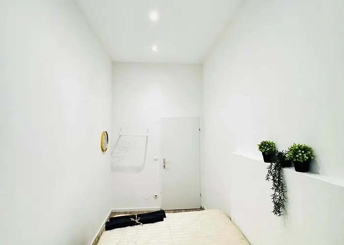 Private In Affordable 5-bedroom Apartment Vienna