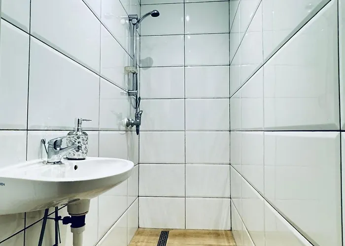 Private In Affordable 5-bedroom *